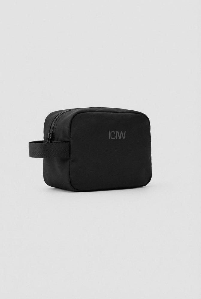 ICIW Toiletry Bag Black – Necessär för gym och resa i svart