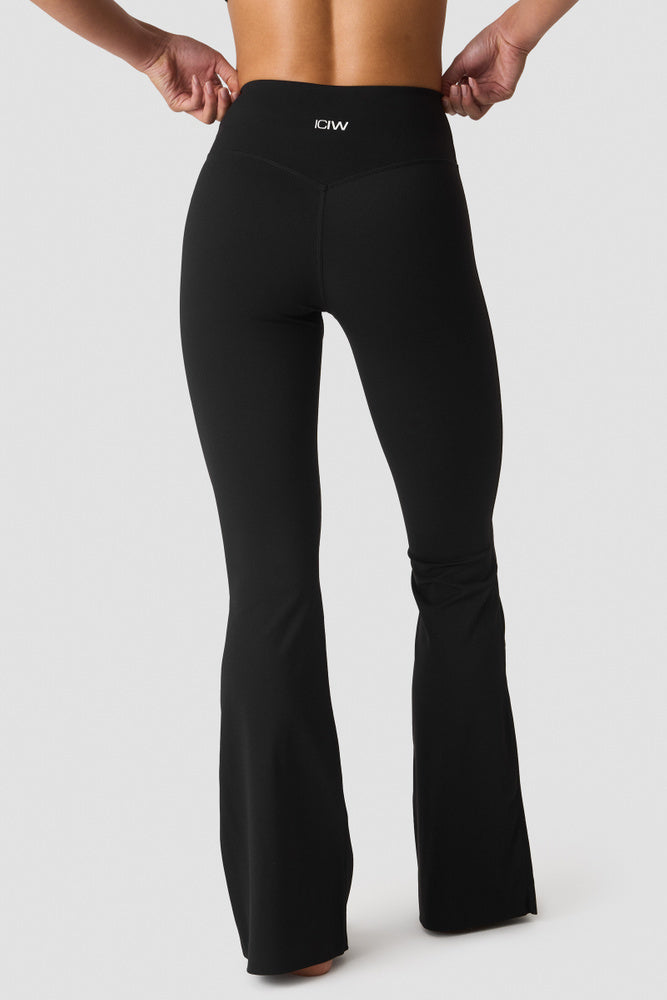 ICIW Nimble No-rise Flared Tights Black