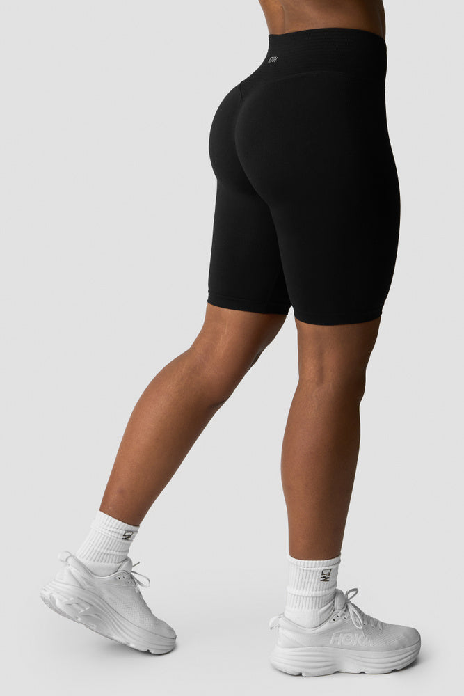 ICIW Define Seamless V-shape Biker Shorts Black – Sömlösa bikershorts med v-form i svart